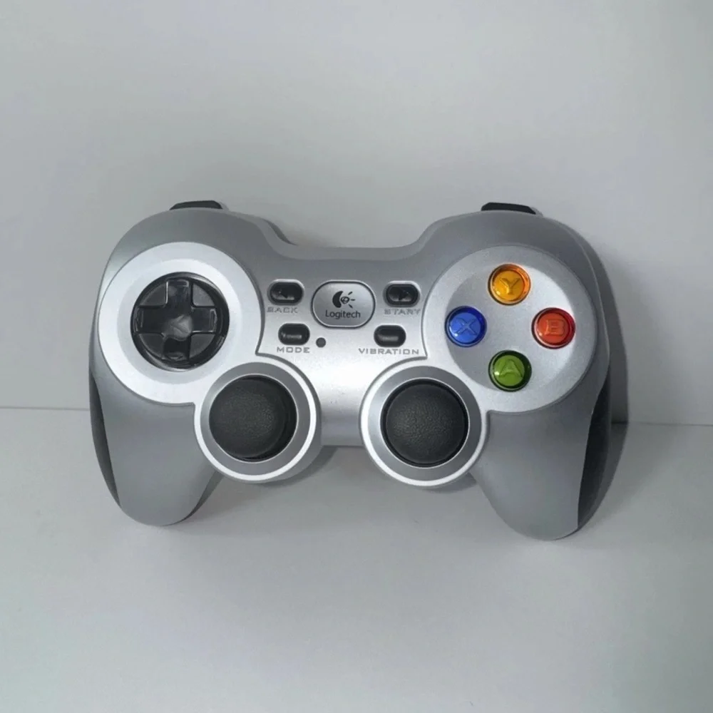 Logitech F710 Wireless Gamepad Controller -Silver No dongle